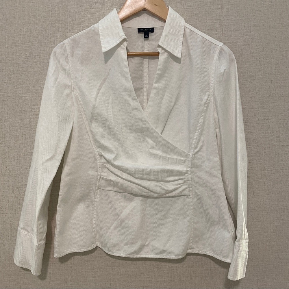 Talbot’s petite crossover white blouse with side zipper. Size 8p